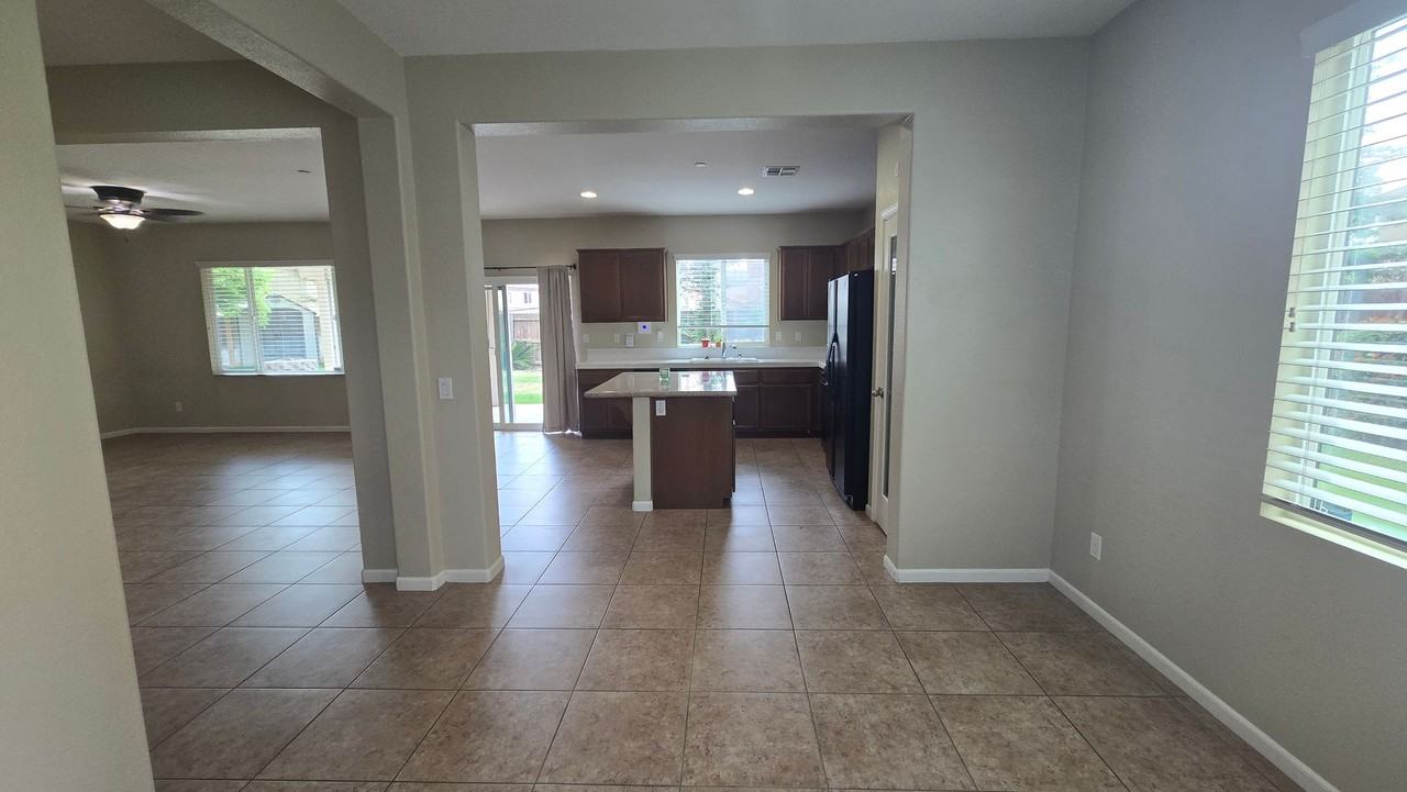 5421 Tejon Ridge Ct - Photo 2 of 28