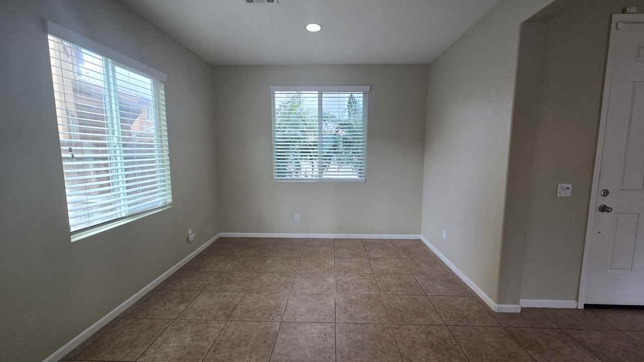 5421 Tejon Ridge Ct - Photo 3 of 28