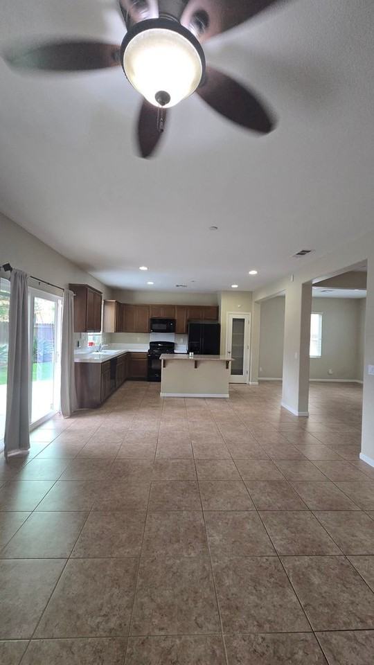 5421 Tejon Ridge Ct - Photo 5 of 28