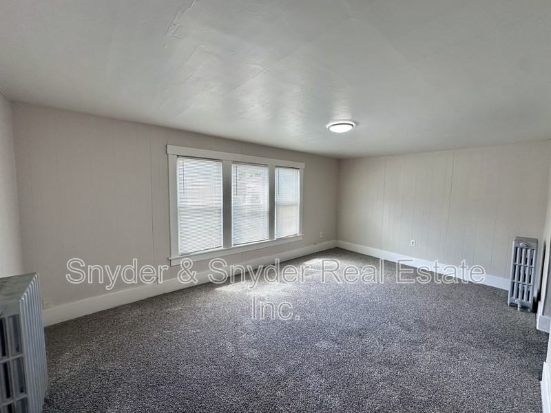 191 Rhodes Ave #4 - Photo 2 of 8