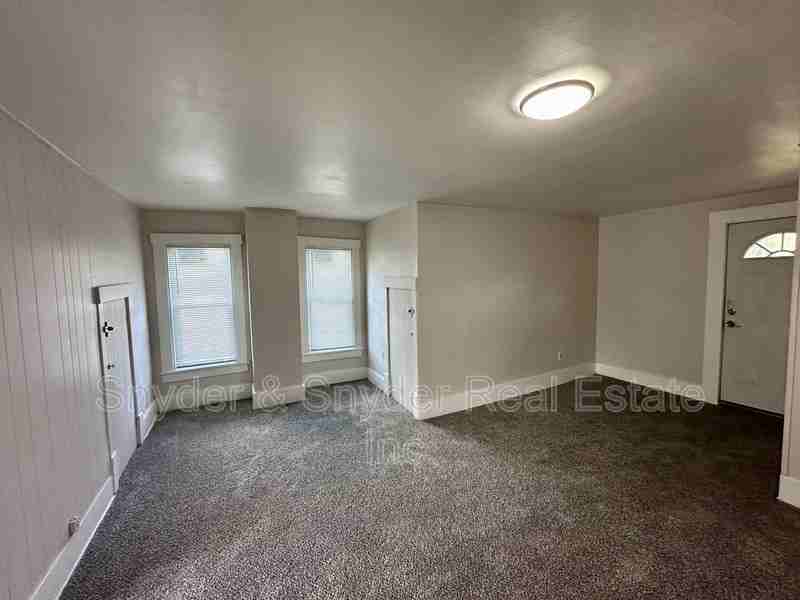 191 Rhodes Ave #4 - Photo 3 of 8
