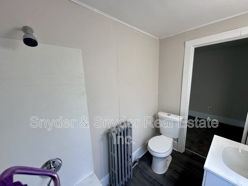 191 Rhodes Ave #4 - Photo 4 of 8