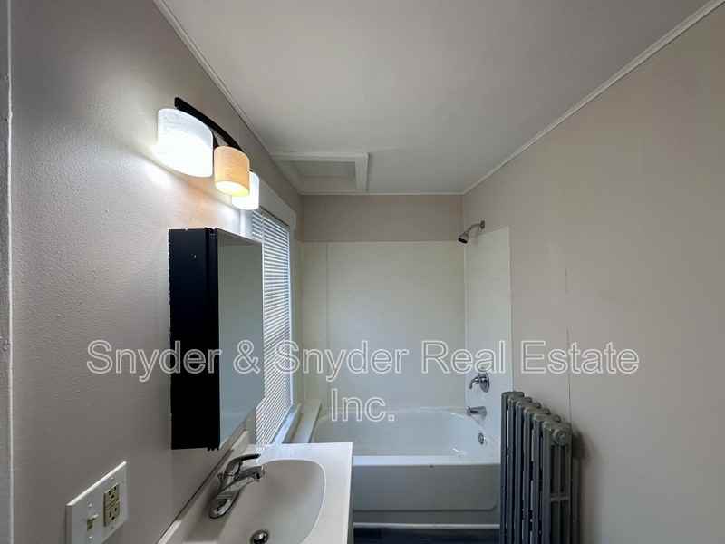 191 Rhodes Ave #4 - Photo 5 of 8