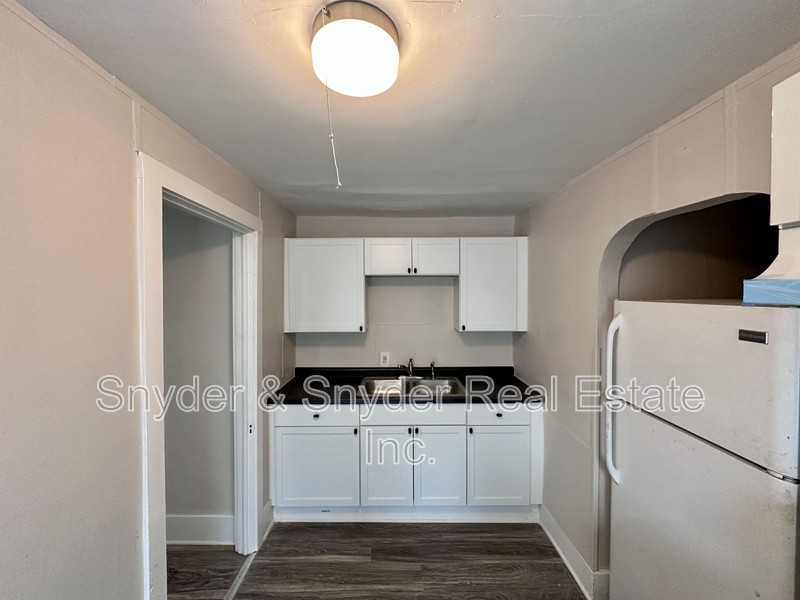 191 Rhodes Ave #4 - Photo 6 of 8