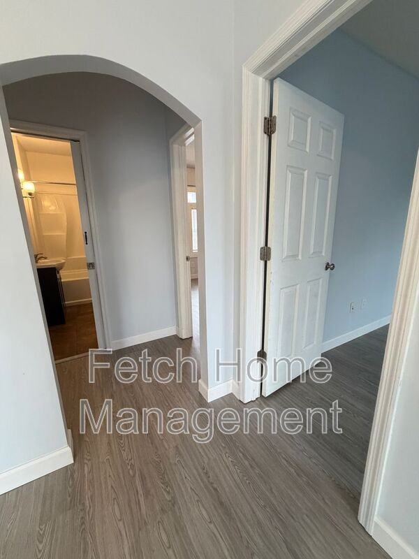 10 S Pitt St - Photo 2 of 10