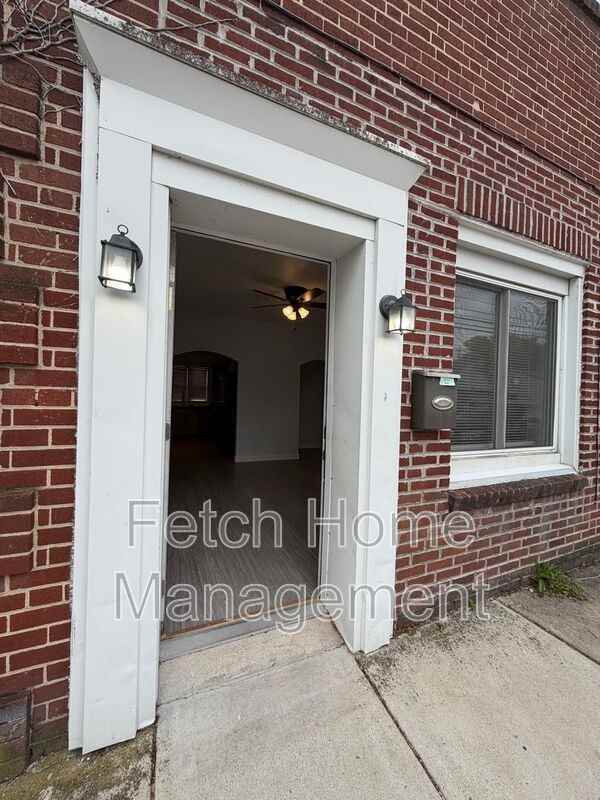 10 S Pitt St - Photo 3 of 10