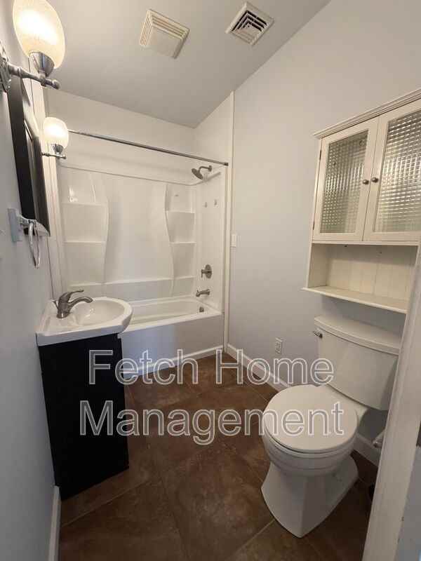 10 S Pitt St - Photo 6 of 10