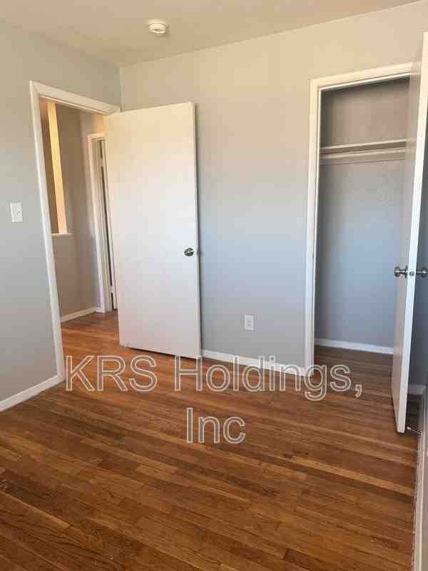 913 41st St - Photo 3 of 5