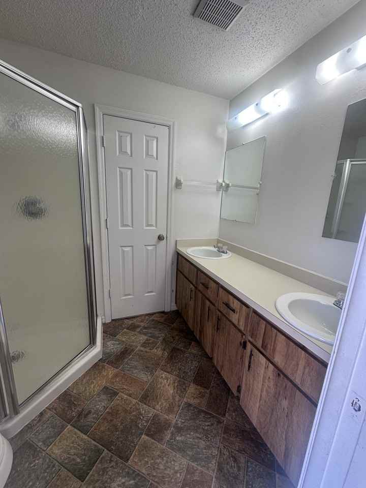 Leisure Living - Photo 5 of 8