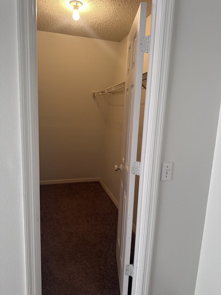 Leisure Living - Photo 6 of 8