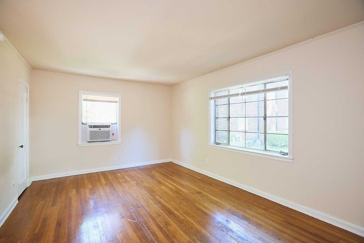 1343 Briarwood Drive Northeast - Photo 5 of 7