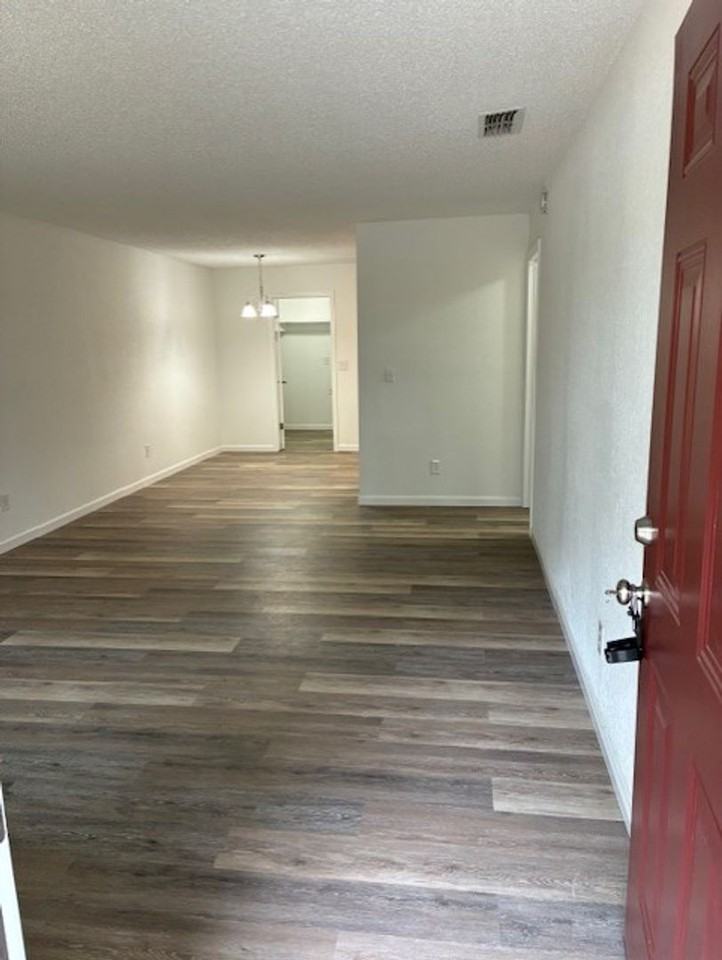 605 Douglas Dr - Photo 3 of 16