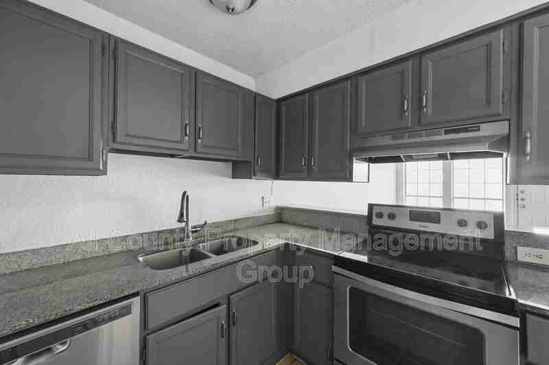4921 Miller Ave - Photo 3 of 19