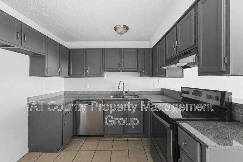 4921 Miller Ave - Photo 4 of 19