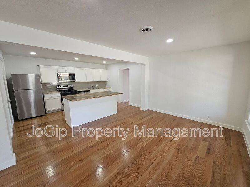2402 Housley Dr - Photo 6 of 29
