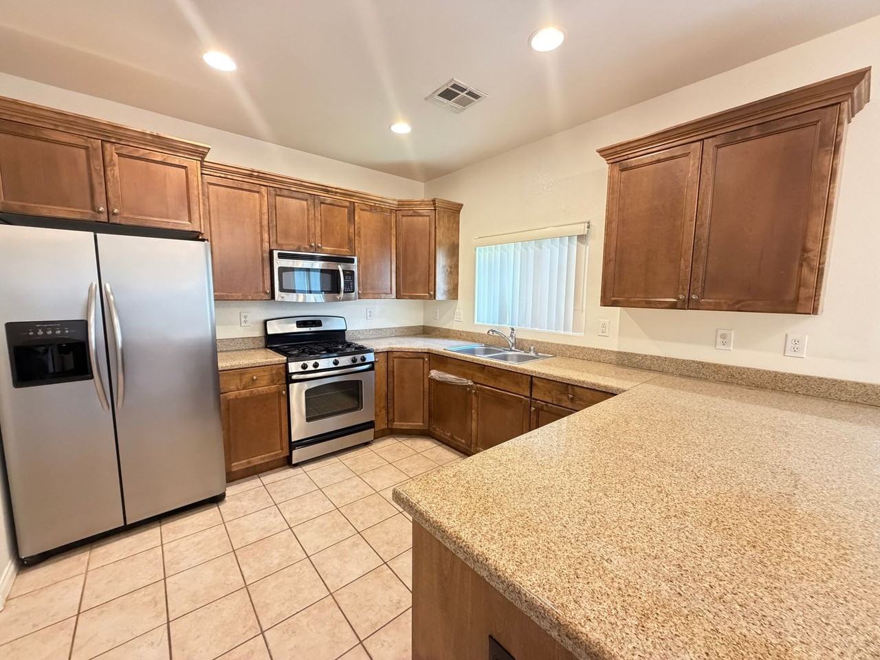 863 Park Walk Ave - Photo 3 of 9