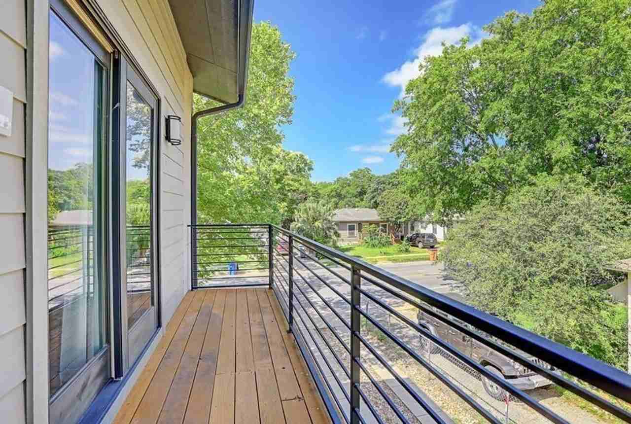 602 W North Loop Blvd - Photo 2 of 3