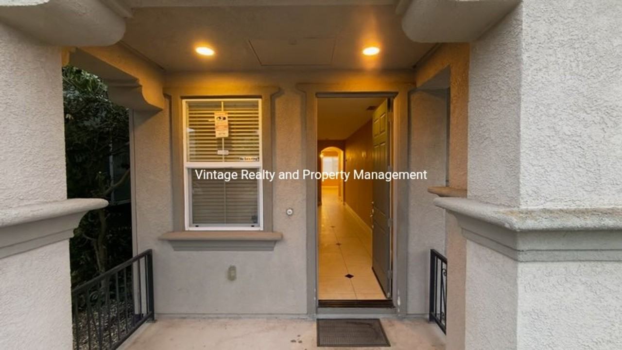 244 Lazy Ridge Ave - Photo 2 of 21