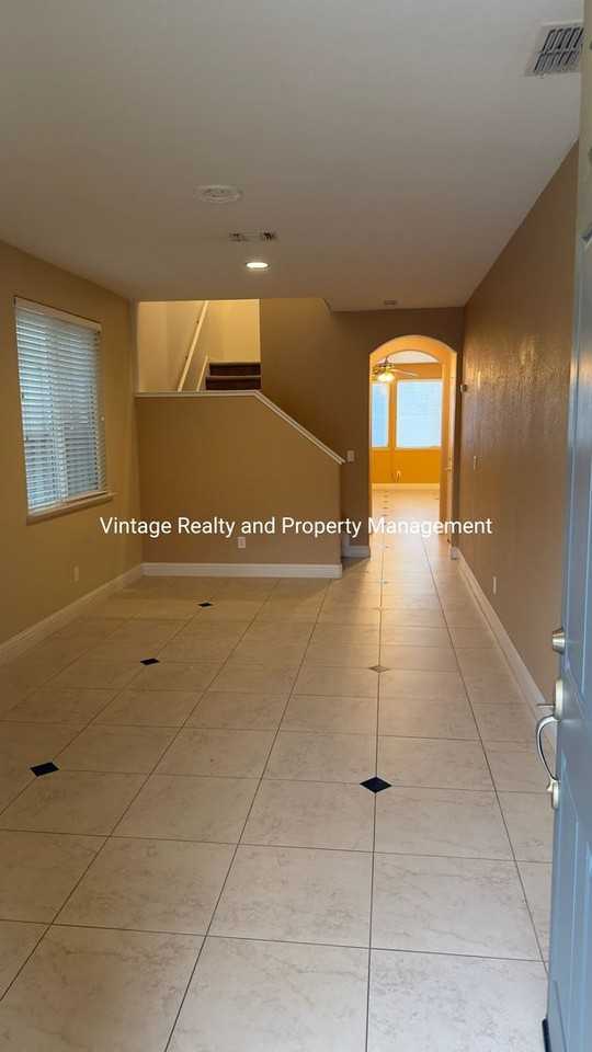244 Lazy Ridge Ave - Photo 3 of 21