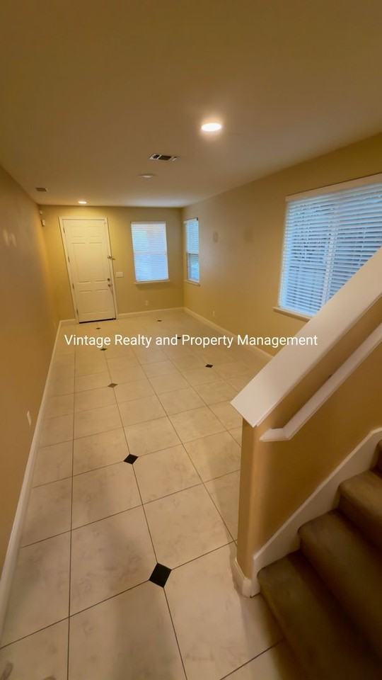 244 Lazy Ridge Ave - Photo 6 of 21