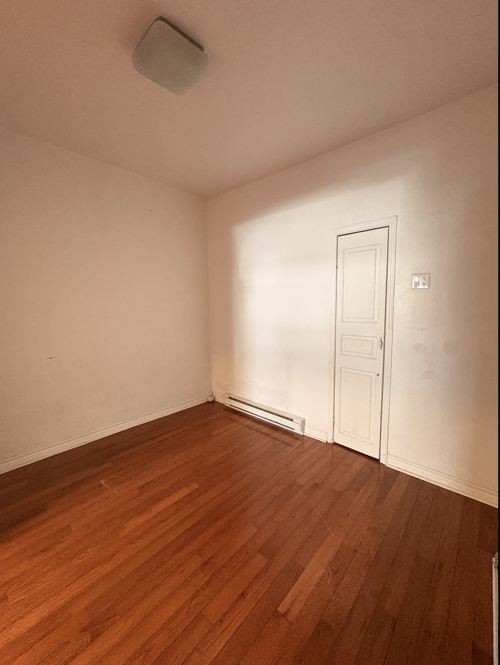 6368 Avenue De Chateaubriand - Photo 2 of 8