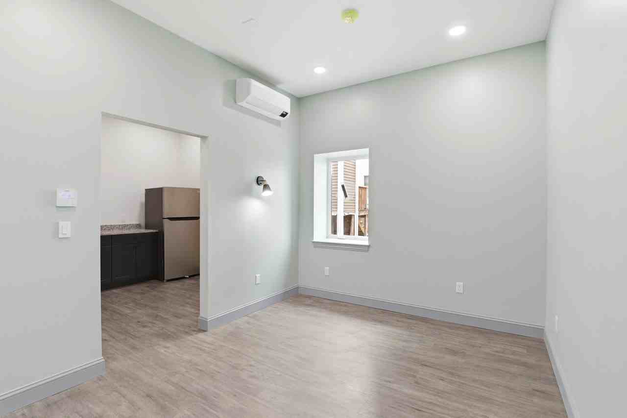 114 N Franklin St - Photo 7 of 14