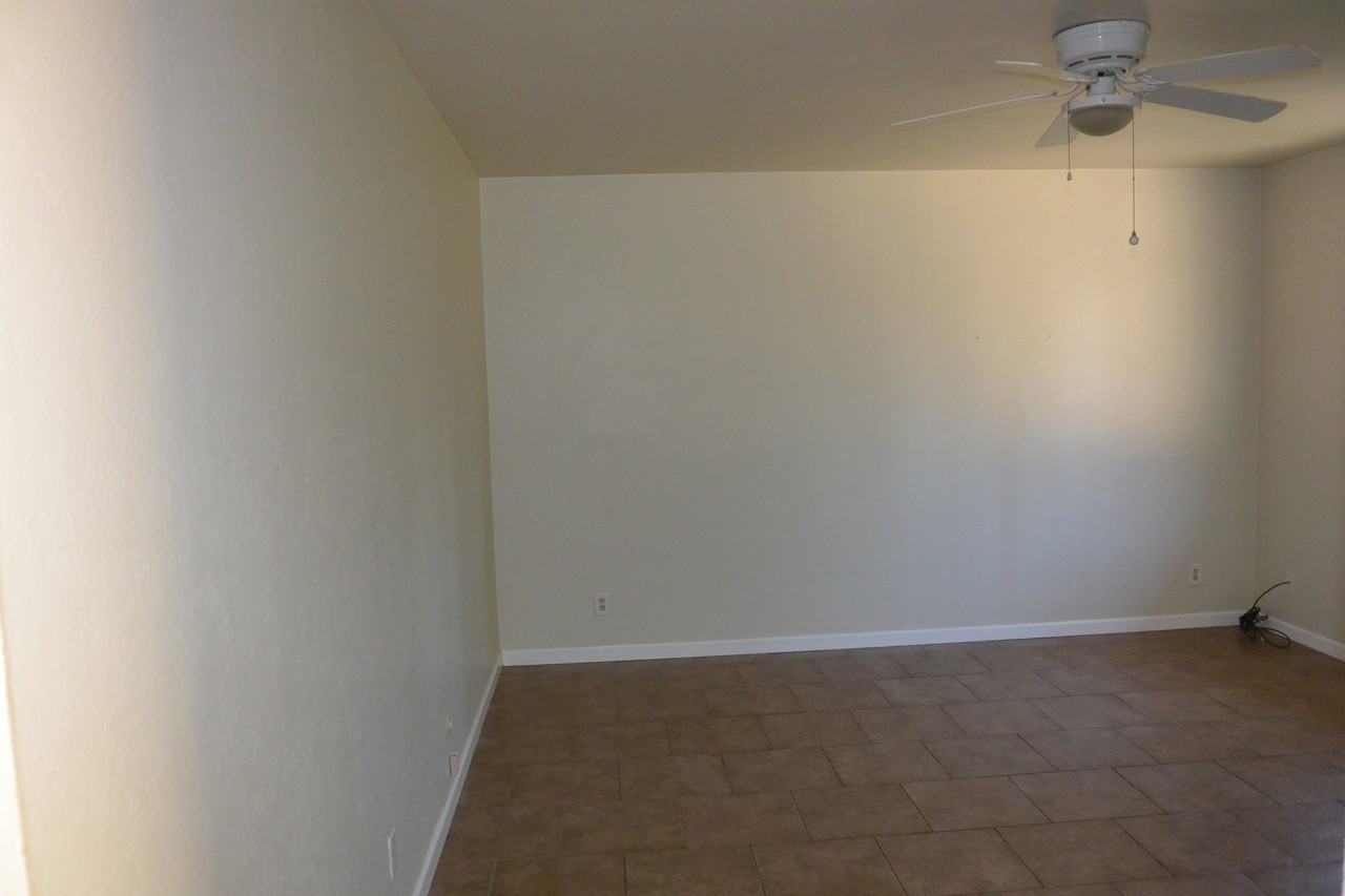 2704 W Whitendale Ave - Photo 3 of 6