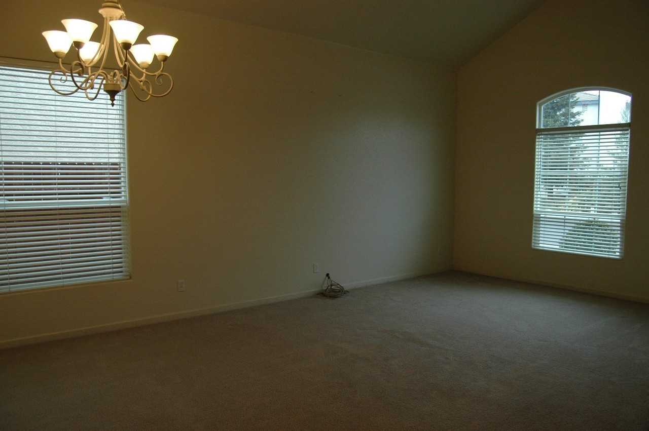 1631 Gillette Dr - Photo 3 of 11