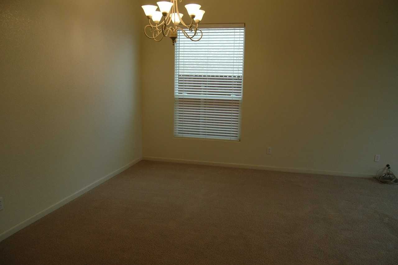 1631 Gillette Dr - Photo 4 of 11