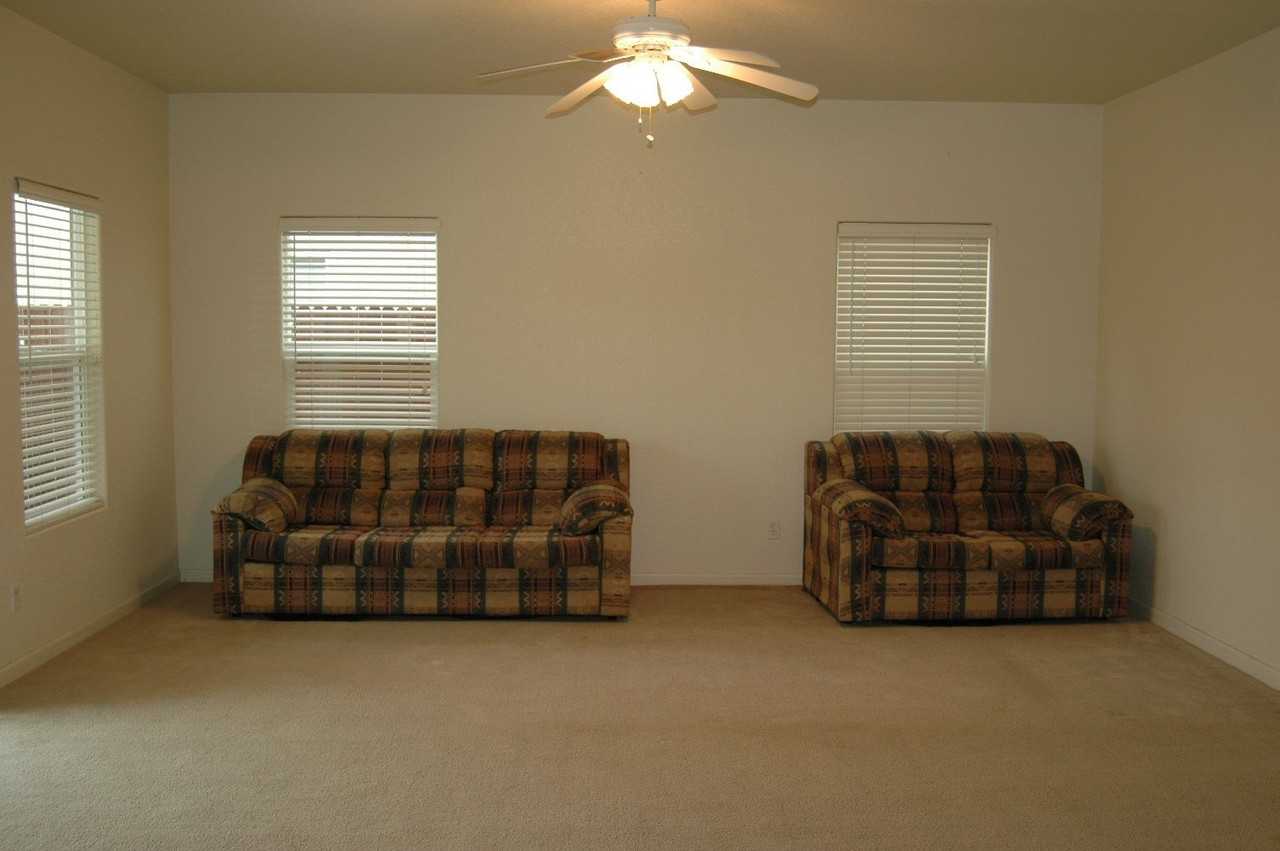 1631 Gillette Dr - Photo 6 of 11