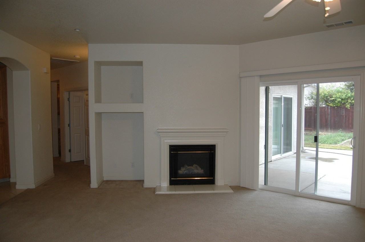 1631 Gillette Dr - Photo 7 of 11