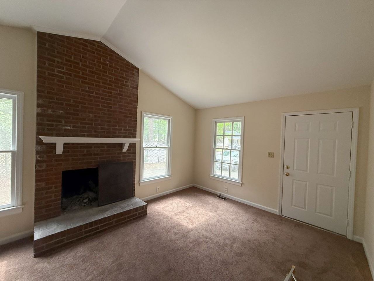 2608B Byerly Dr N - Photo 3 of 6