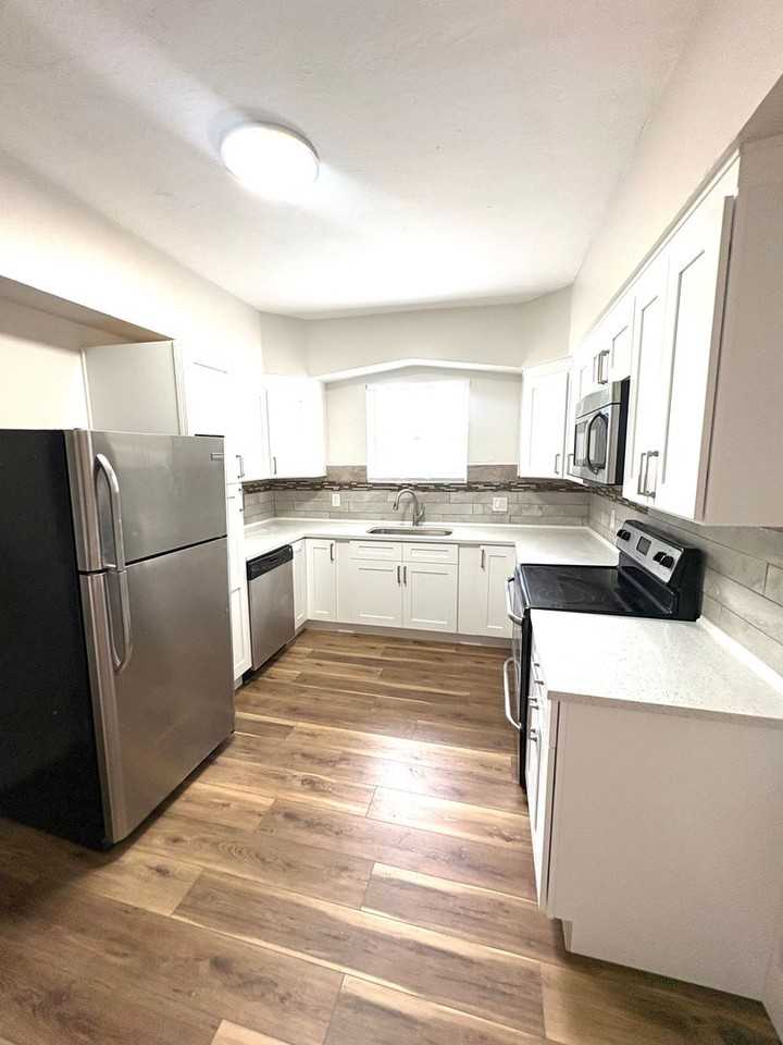 4106 W Arch St - Photo 7 of 27