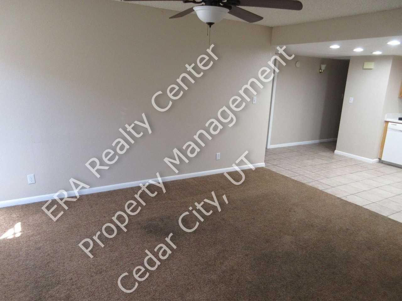467 N 300 W - Photo 2 of 10