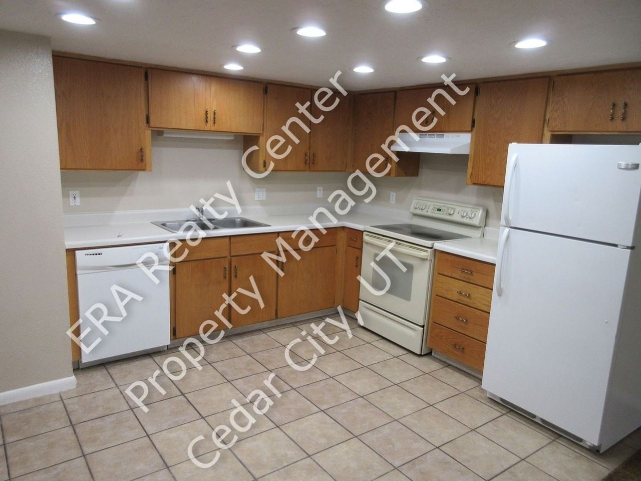 467 N 300 W - Photo 3 of 10