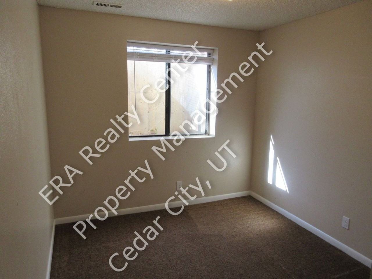 467 N 300 W - Photo 4 of 10