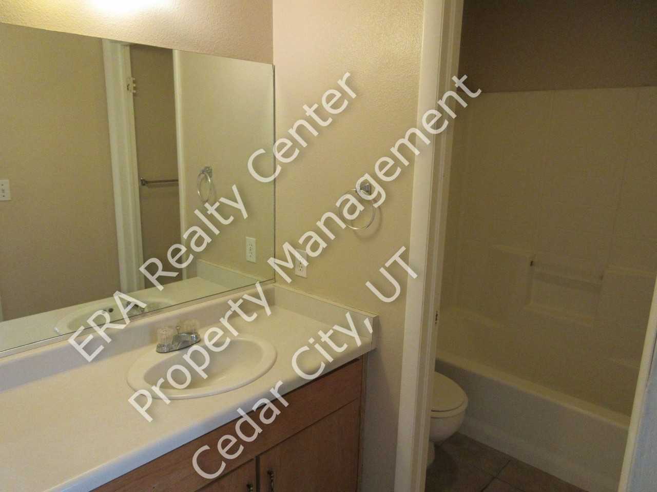 467 N 300 W - Photo 5 of 10