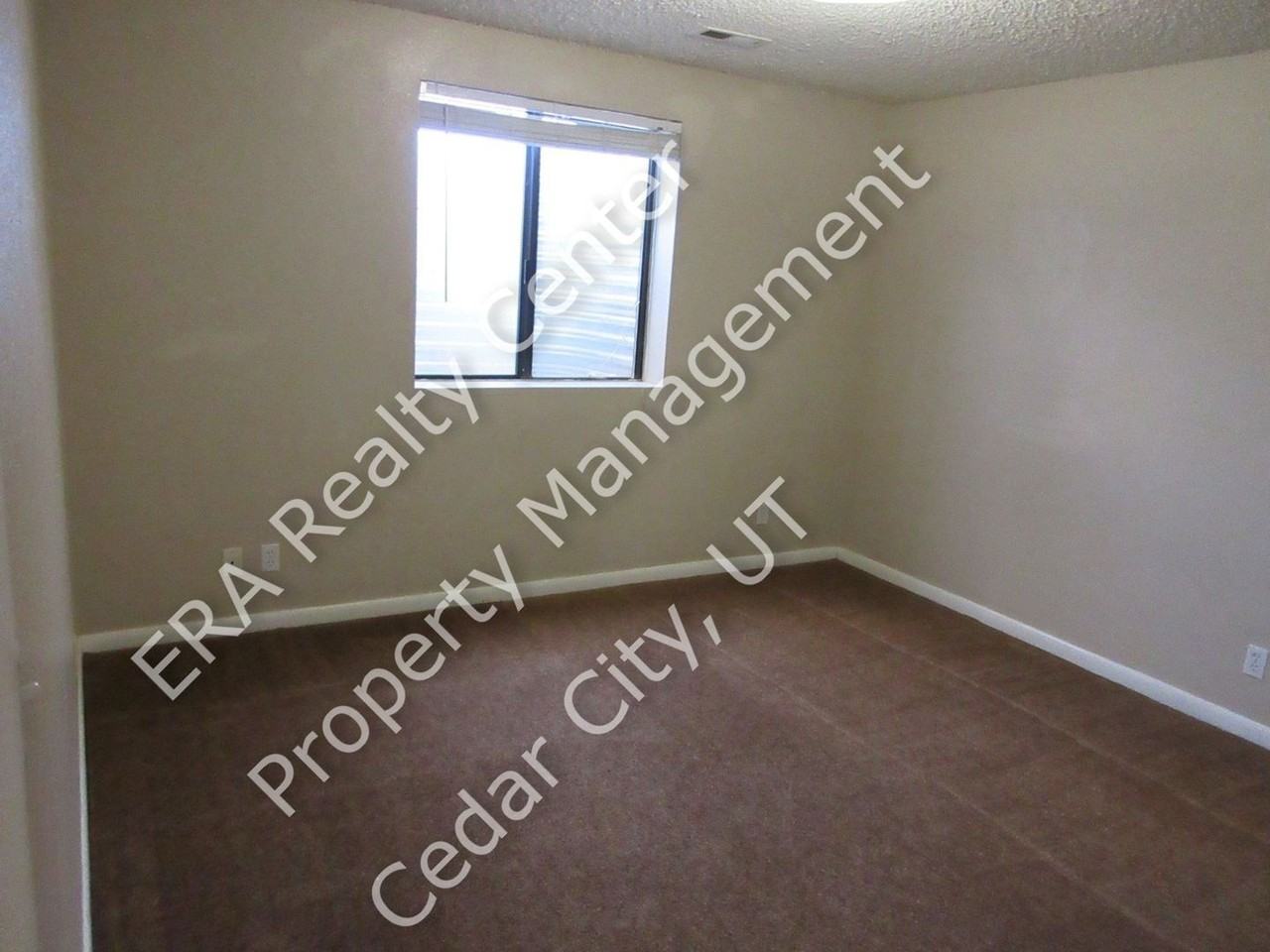 467 N 300 W - Photo 7 of 10
