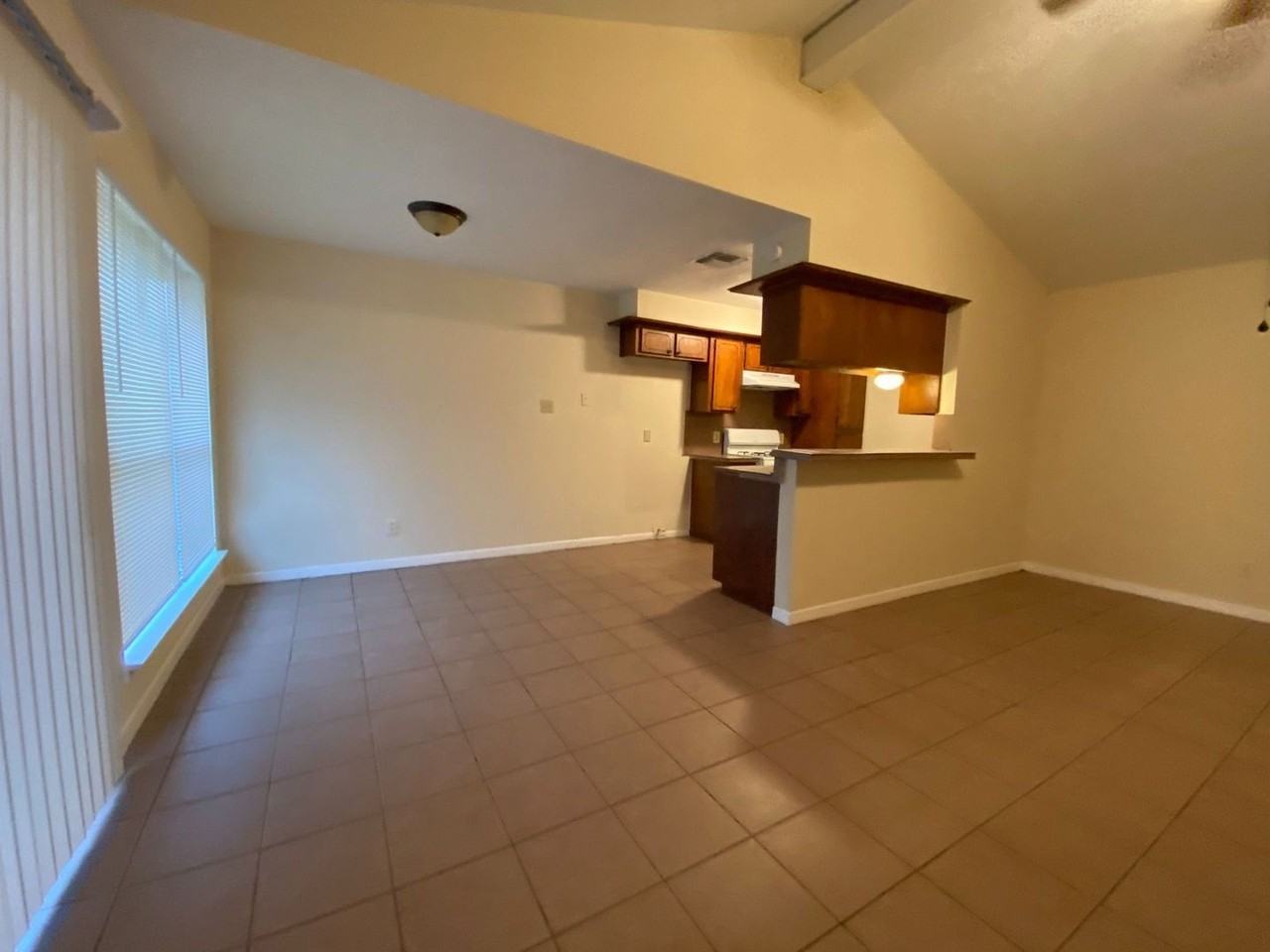 1140 Greencroft St - Photo 6 of 20