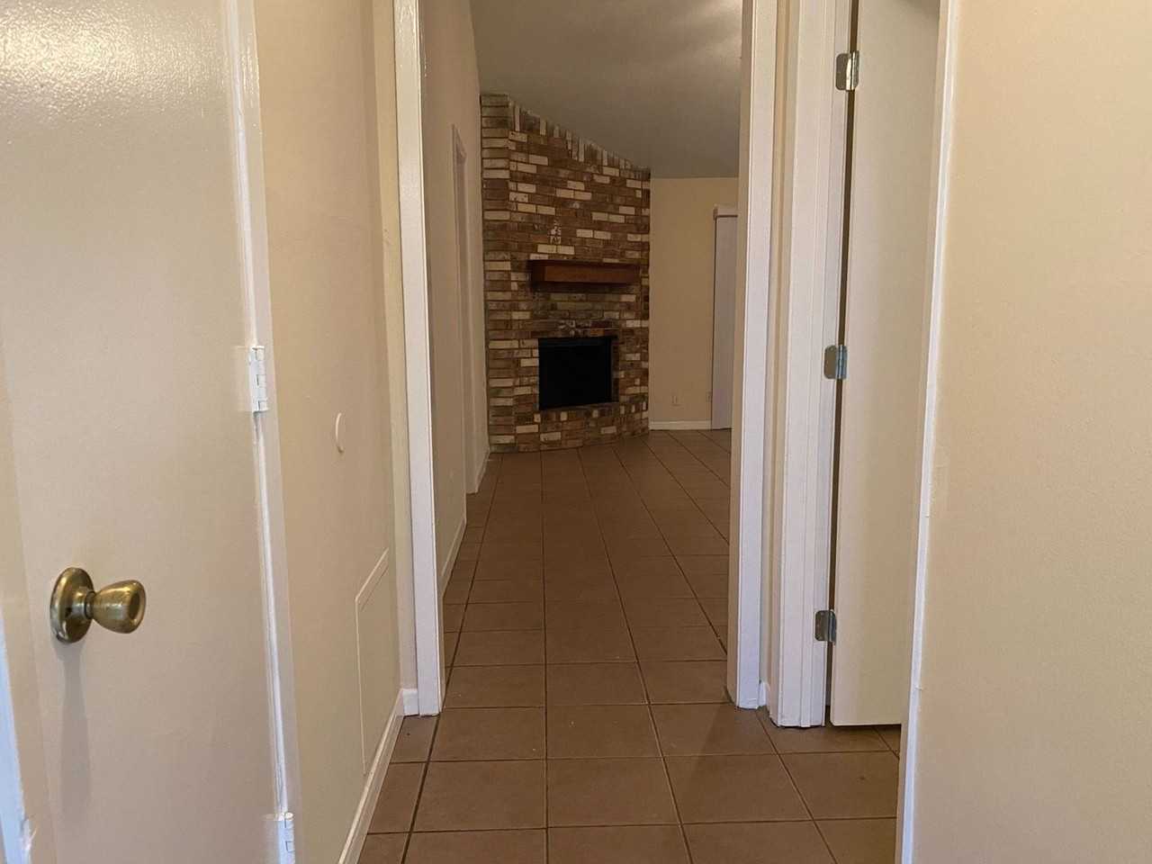 1140 Greencroft St - Photo 7 of 20