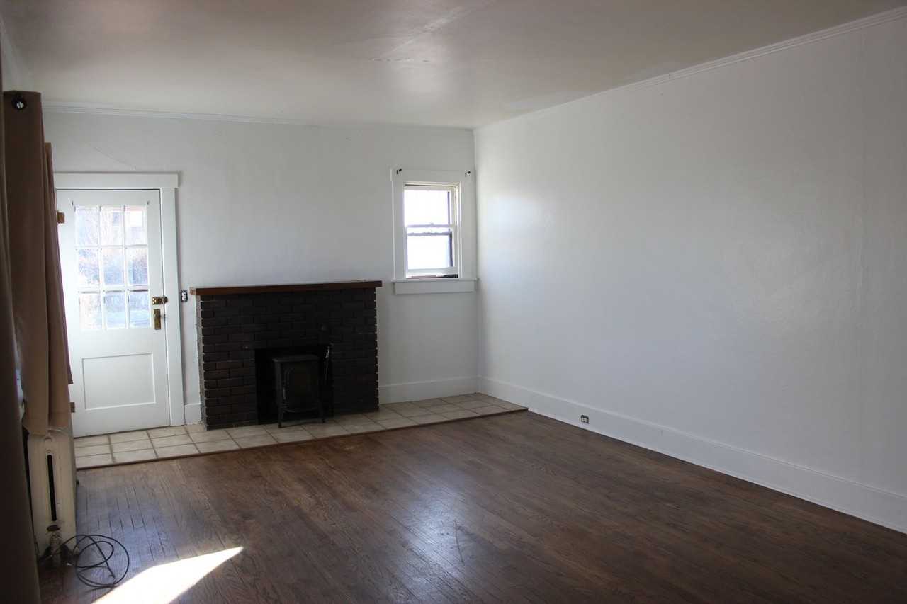 2046 Roanoke St - Photo 3 of 23