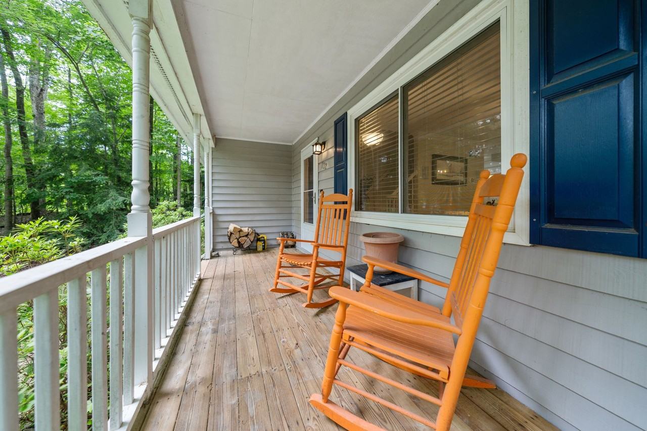 732 Phelps Rd - Photo 2 of 13