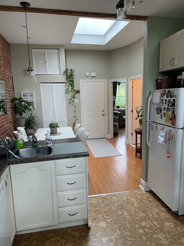 1546 Rue Saint-Antoine Ouest #3 - Photo 7 of 9
