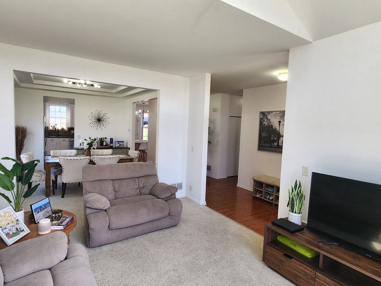8330 64th St - Photo 5 of 46