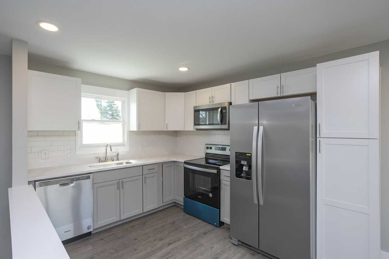 1608 Autumn Ridge Dr - Photo 2 of 25