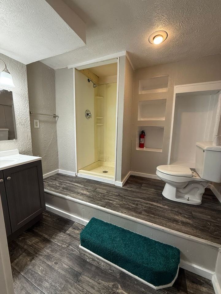 1568 W Franklin St - Photo 2 of 8