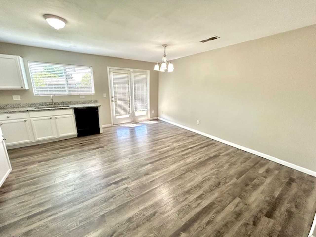 228 Dormont Dr Ne - Photo 4 of 16