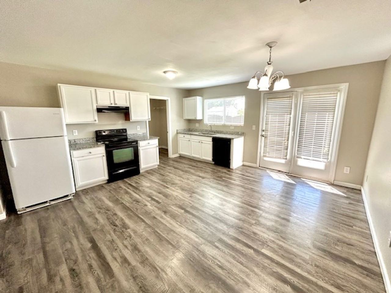 228 Dormont Dr Ne - Photo 5 of 16