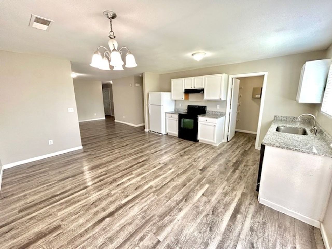 228 Dormont Dr Ne - Photo 6 of 16