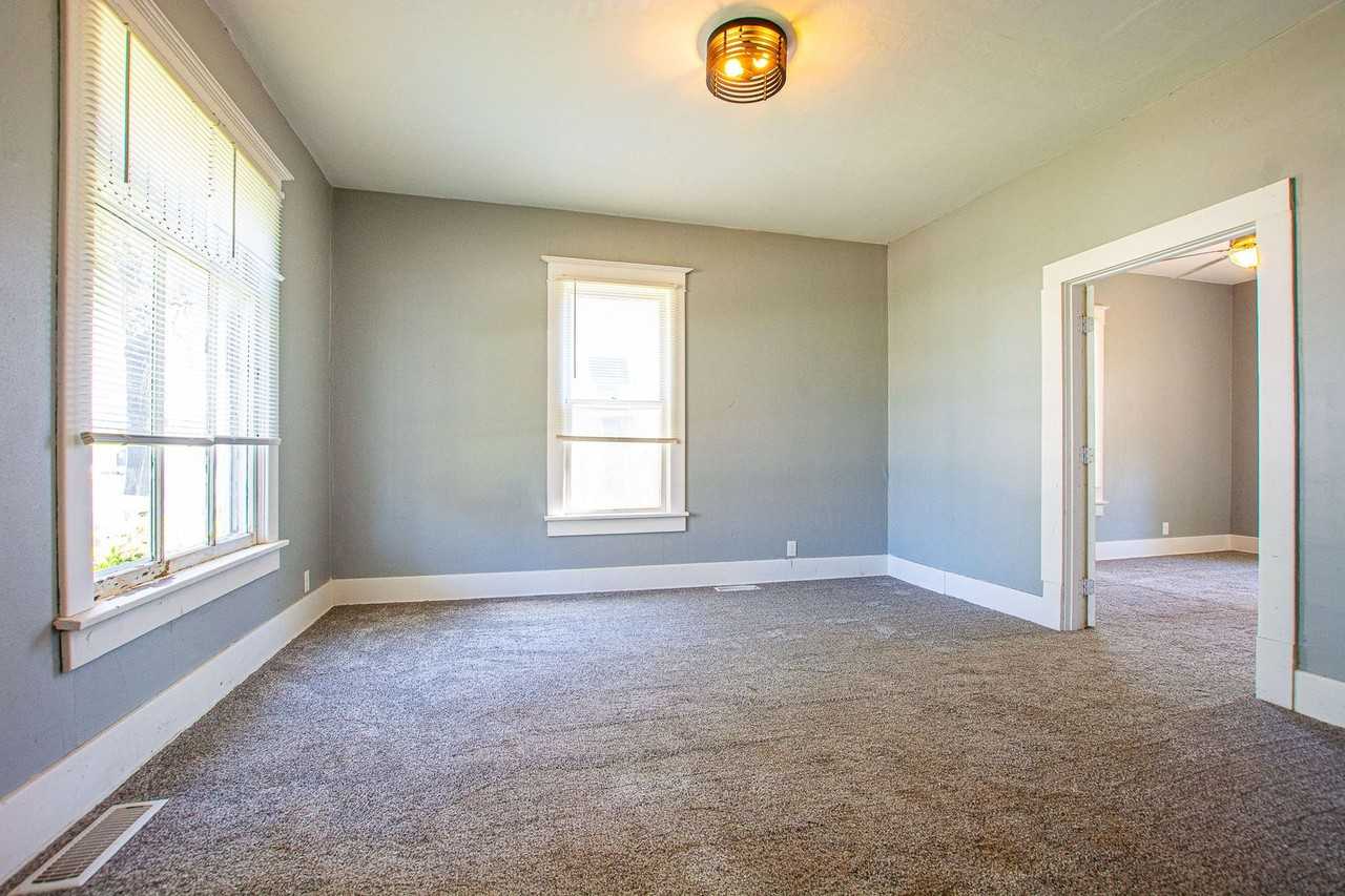 2123 Washington St - Photo 5 of 17